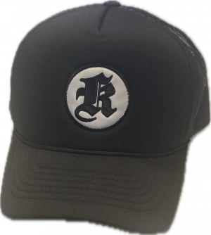 Gorra oficial de Klan estilo trucker bordada.