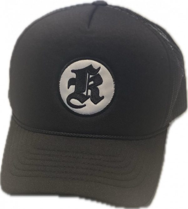Gorra oficial de Klan estilo trucker bordada.